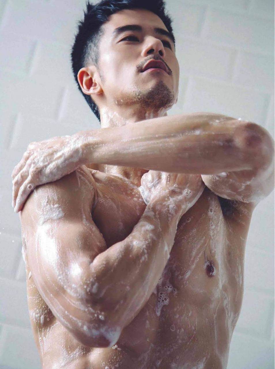 หนุ่มหล่อขึ้นปก 874.1