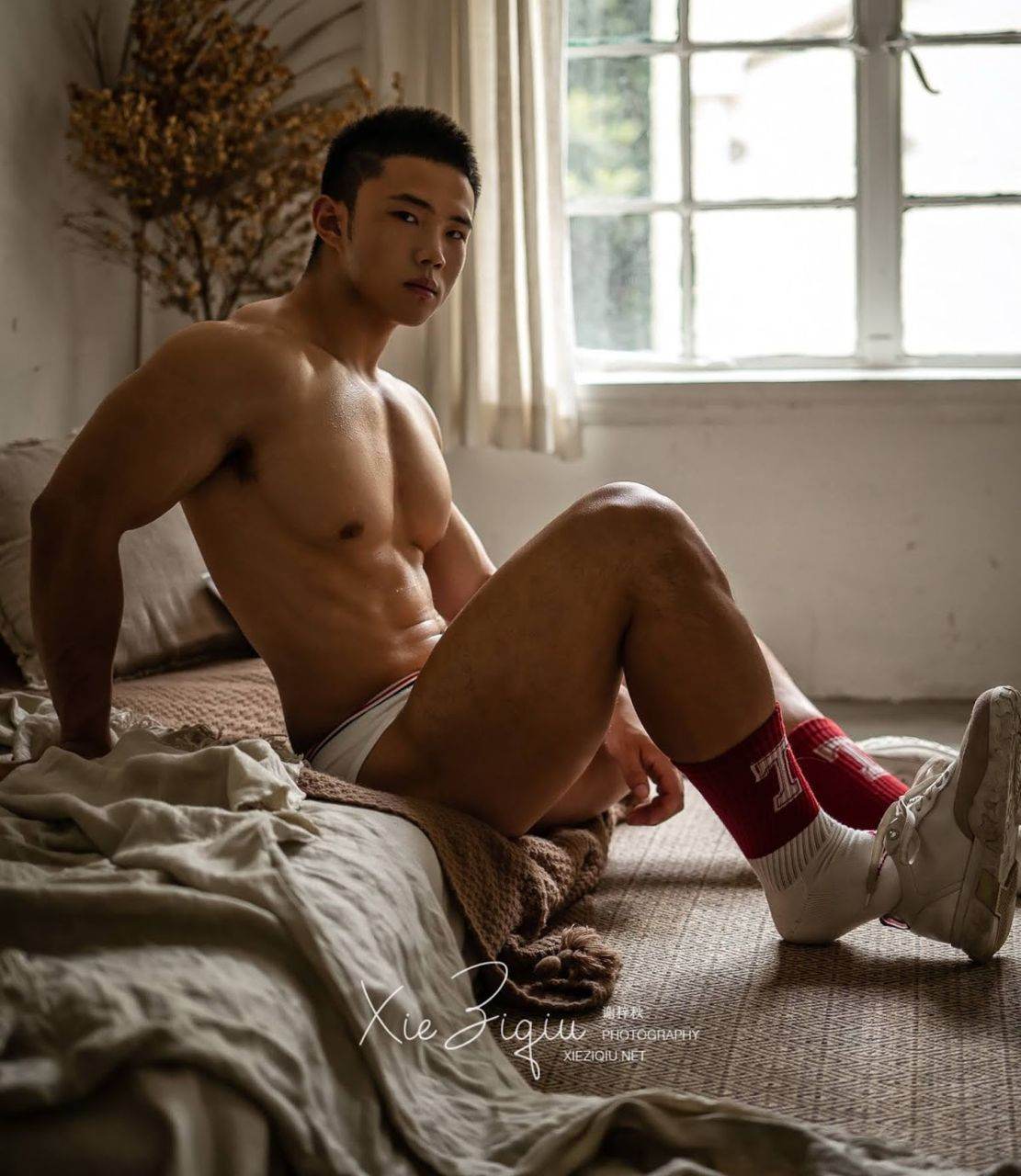 หนุ่มหล่อขึ้นปก 879.1