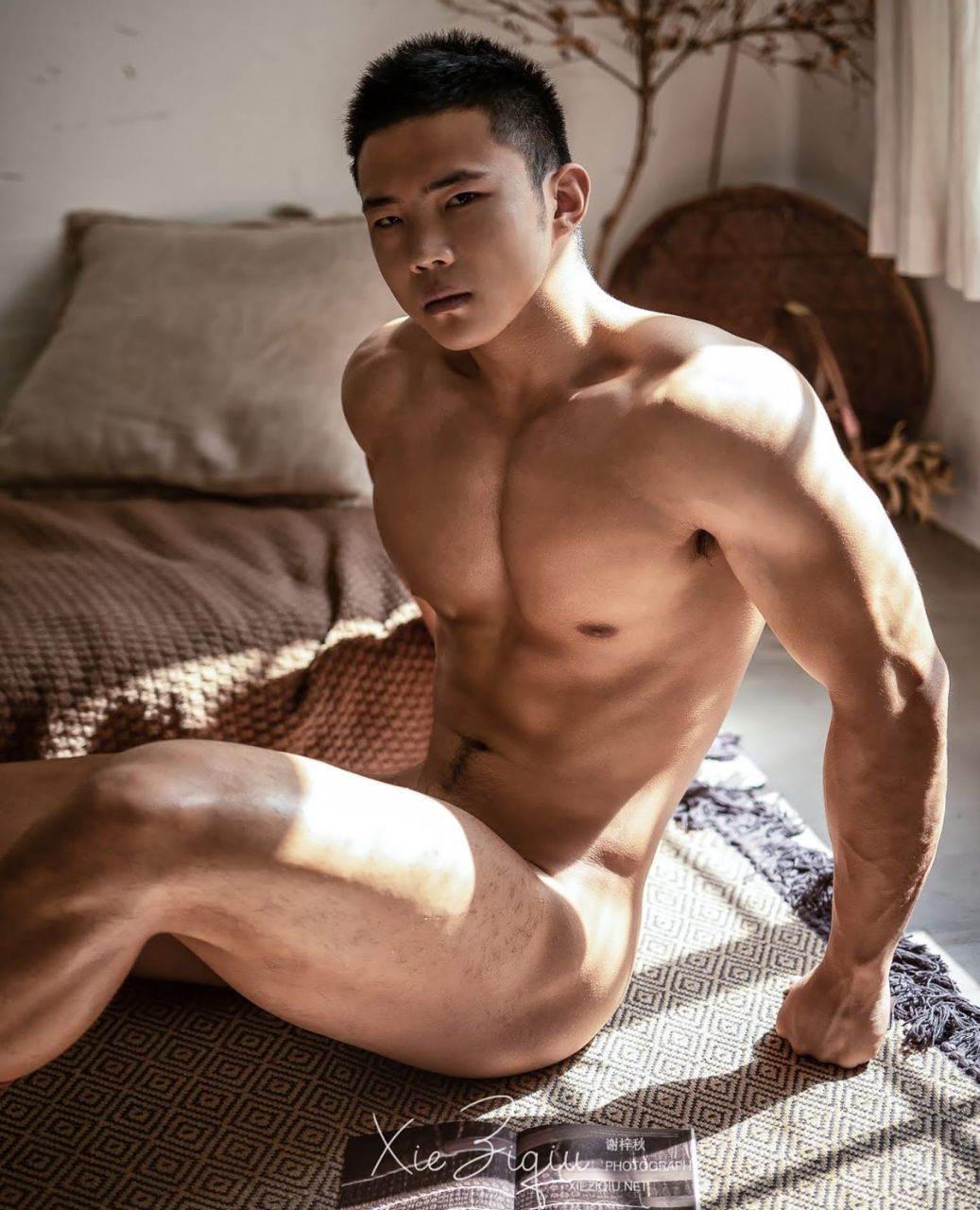 หนุ่มหล่อขึ้นปก 879.1