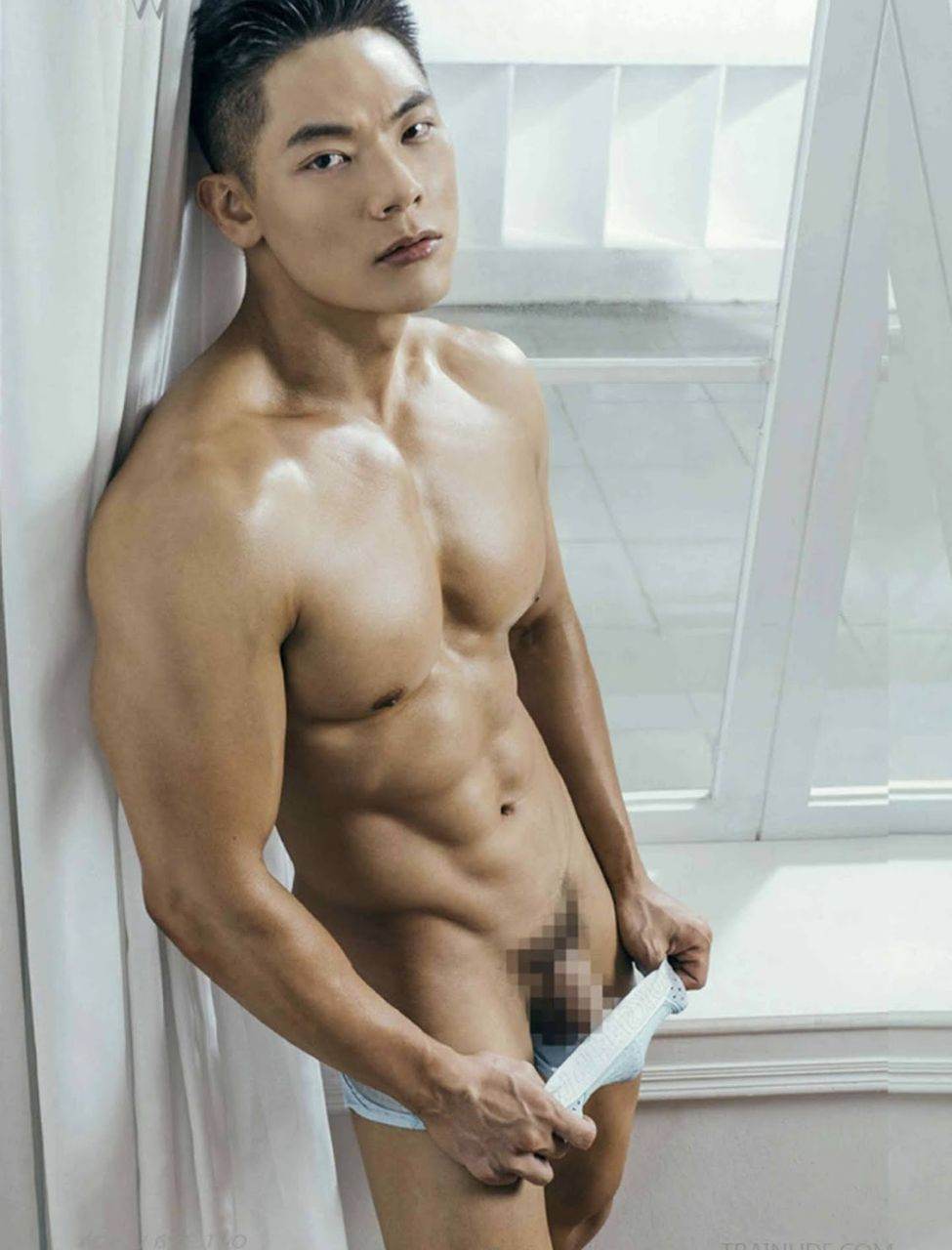 หนุ่มหล่อขึ้นปก 884
