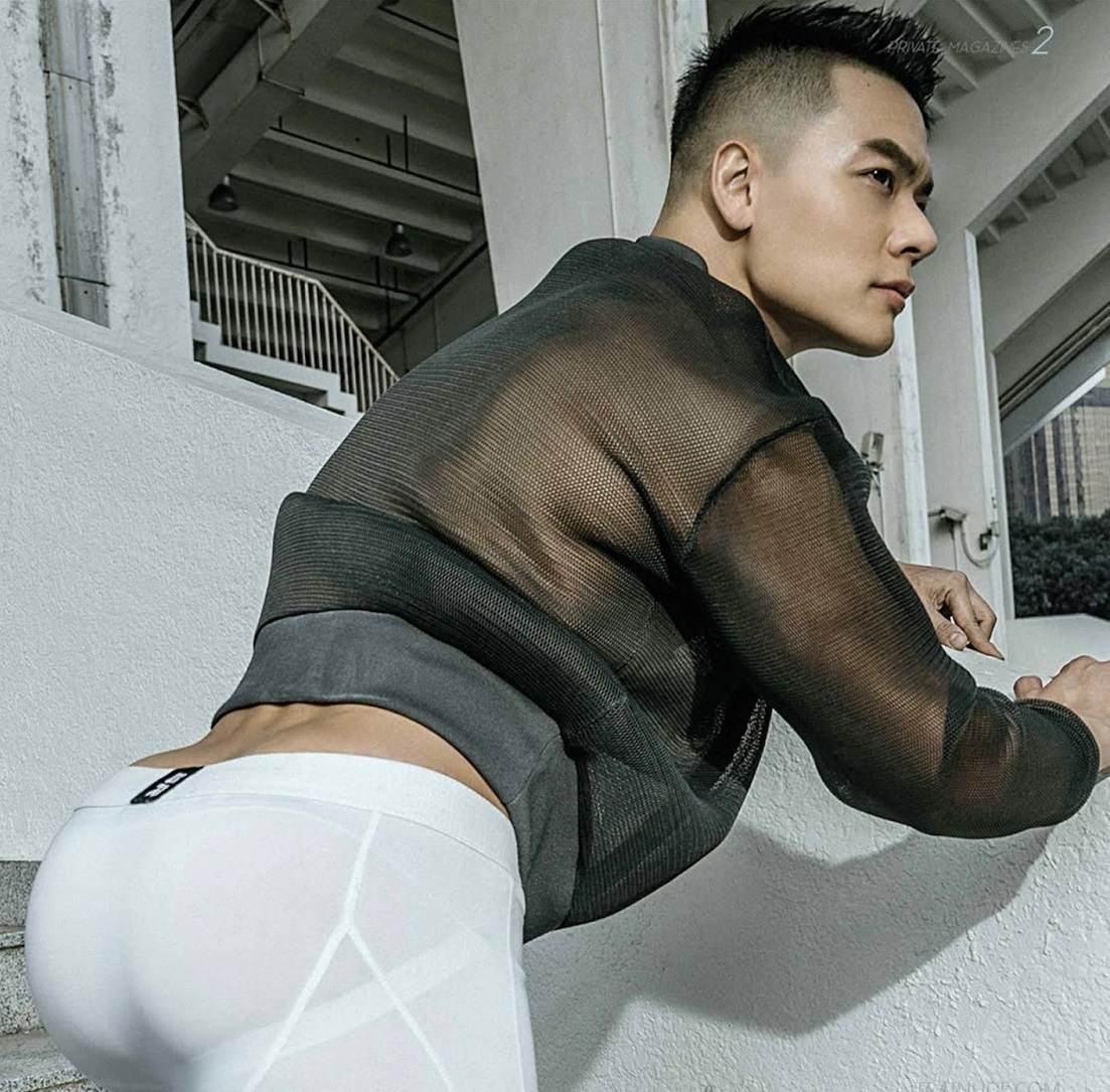 หนุ่มหล่อขึ้นปก 884