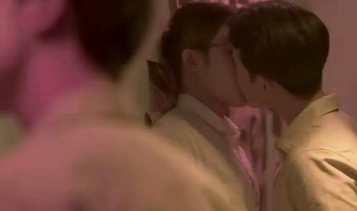 A wife does not know her husband to have an affair with a mans. = เมียไม่รู้ ผัวเล่นชู้กับพวกผู้ชาย