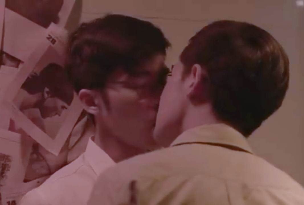 A wife does not know her husband to have an affair with a mans. = เมียไม่รู้ ผัวเล่นชู้กับพวกผู้ชาย