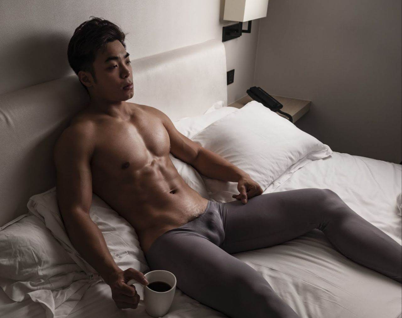 Wife 's Friend is My wife. = ผัวของเพื่อนคือเมียของเรา