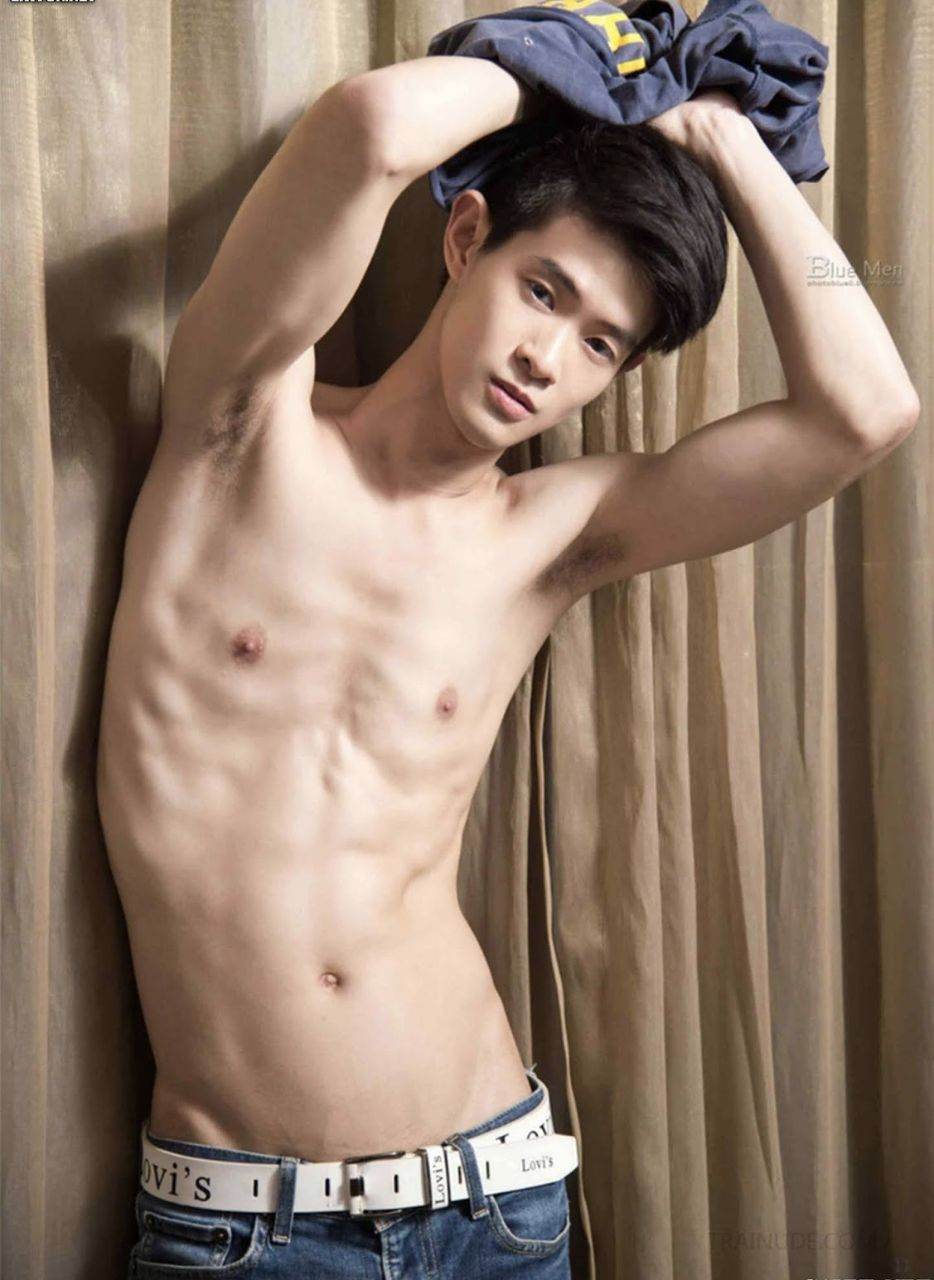 หนุ่มหล่อขึ้นปก 882.1