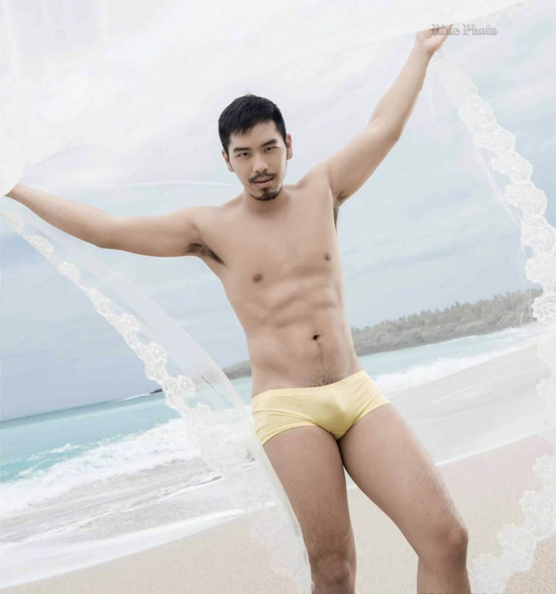 หนุ่มหล่อขึ้นปก 873.3