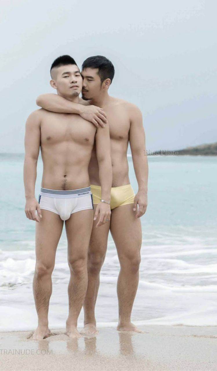 หนุ่มหล่อขึ้นปก 873.3