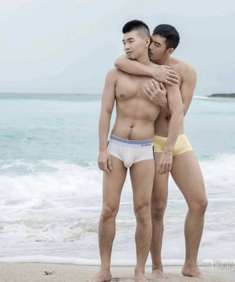 หนุ่มหล่อขึ้นปก 873.3