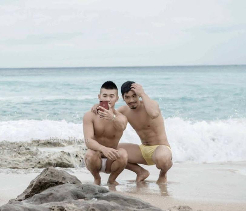 หนุ่มหล่อขึ้นปก 873.3