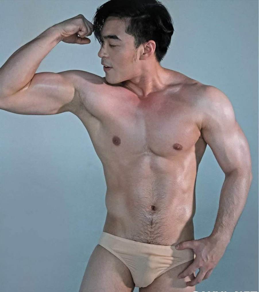 หนุ่มหล่อขึ้นปก 855.11