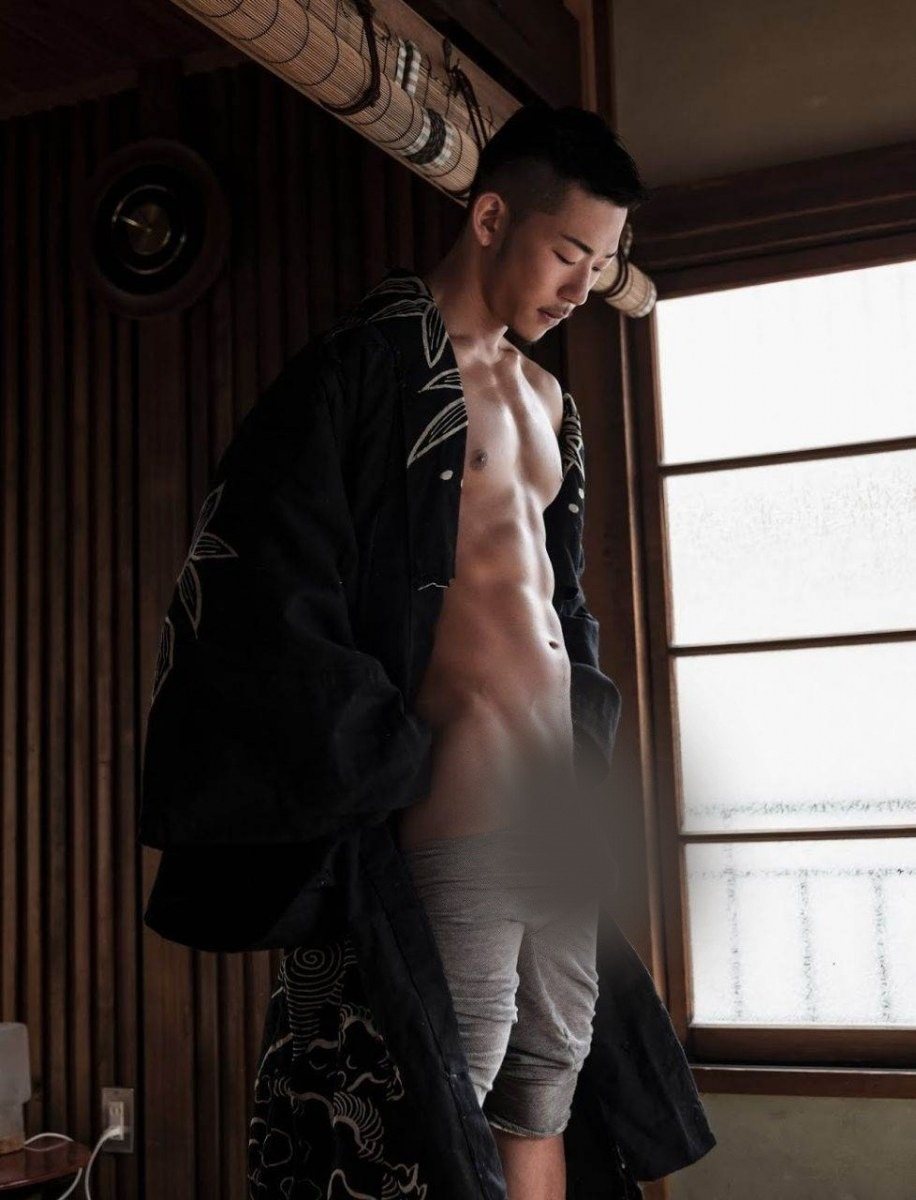 หนุ่มหล่อขึ้นปก 869.3