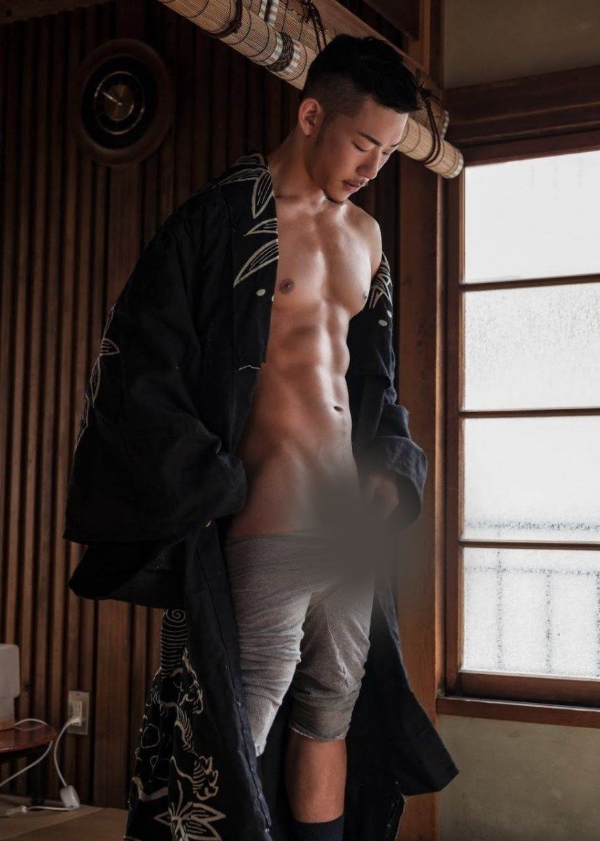 หนุ่มหล่อขึ้นปก 869.3