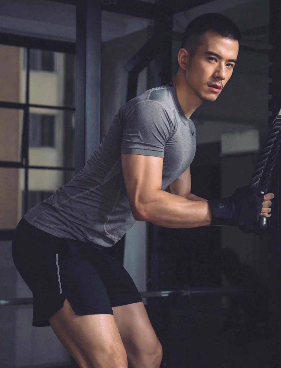หนุ่มหล่อขึ้นปก 874.2