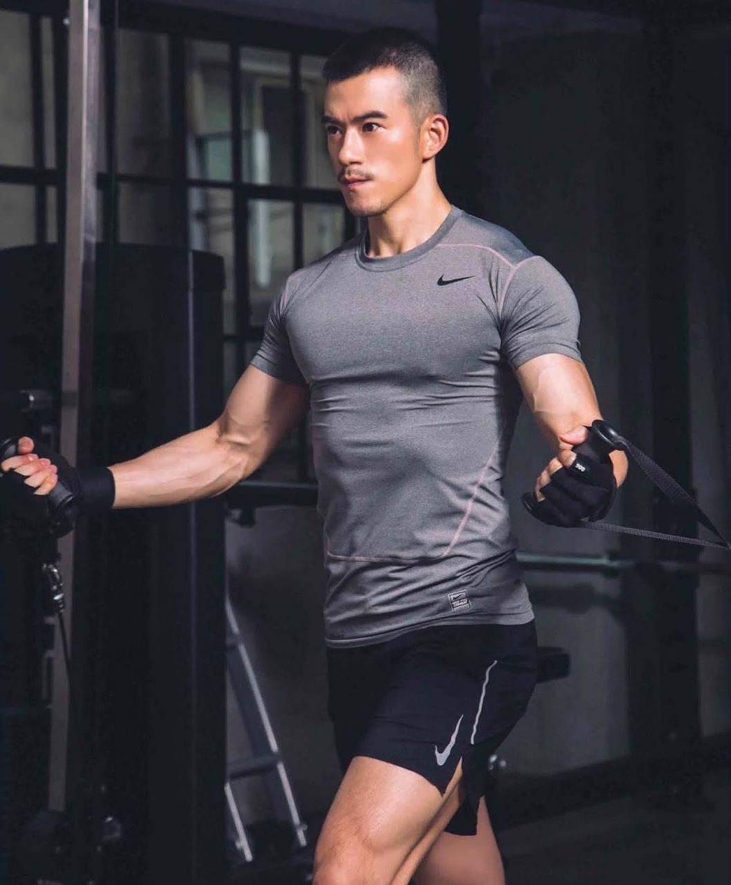 หนุ่มหล่อขึ้นปก 874.2
