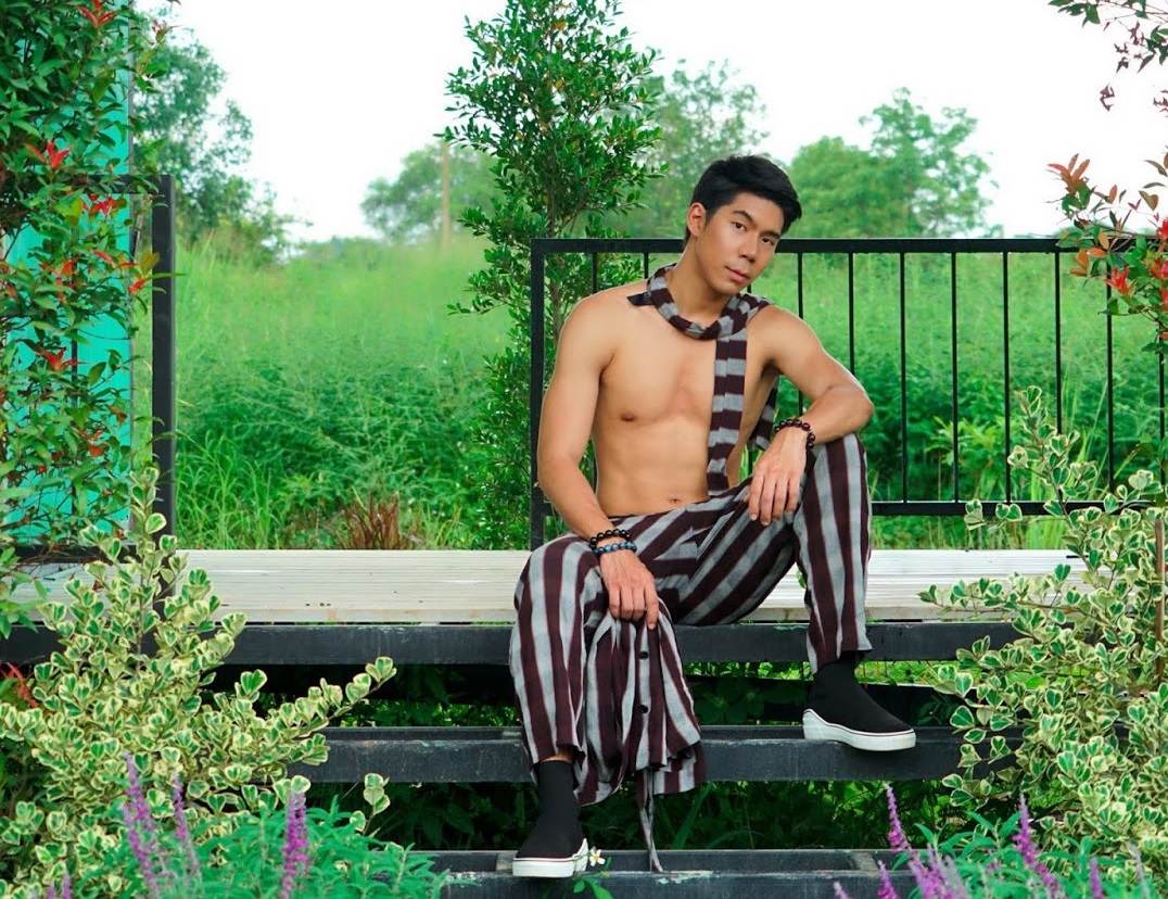 หนุ่มหล่อขึ้นปก 877.2