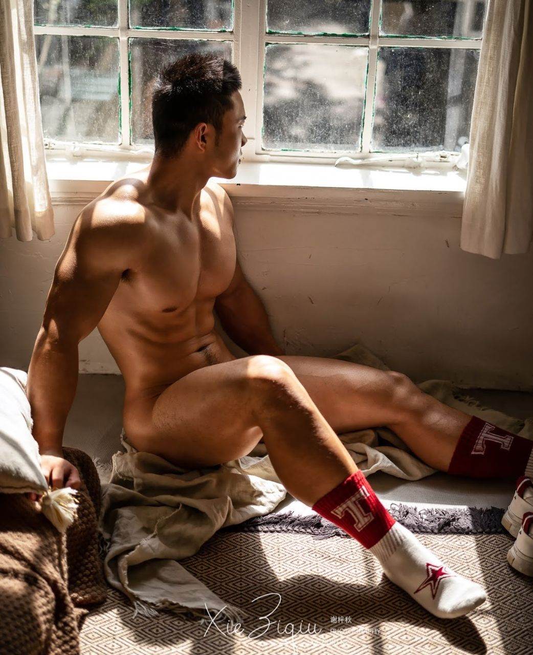 หนุ่มหล่อขึ้นปก 879.2