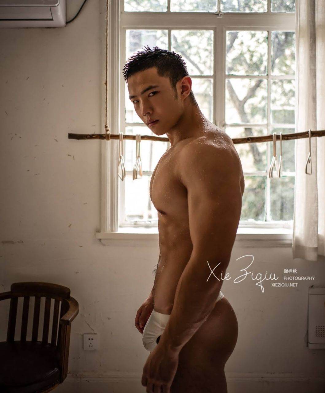 หนุ่มหล่อขึ้นปก 879.2