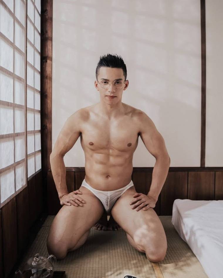 หนุ่มหล่อขึ้นปก 863.9