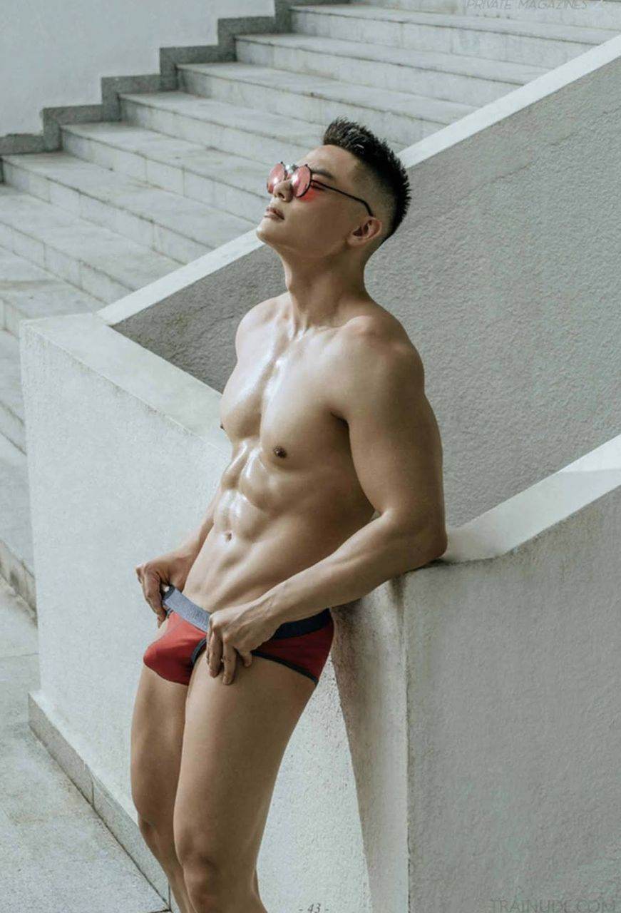 หนุ่มหล่อขึ้นปก 884.1