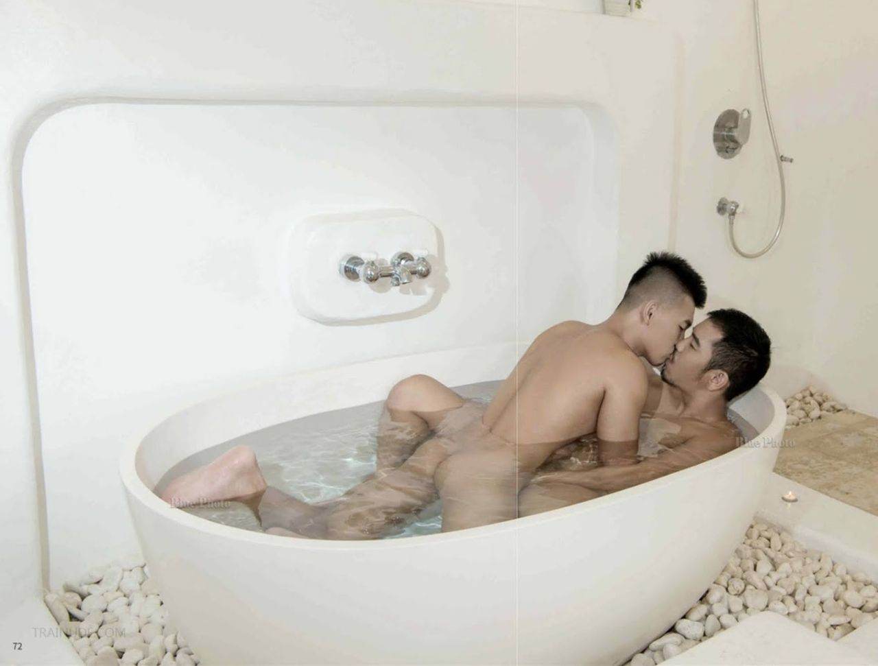 หนุ่มหล่อขึ้นปก 873.4
