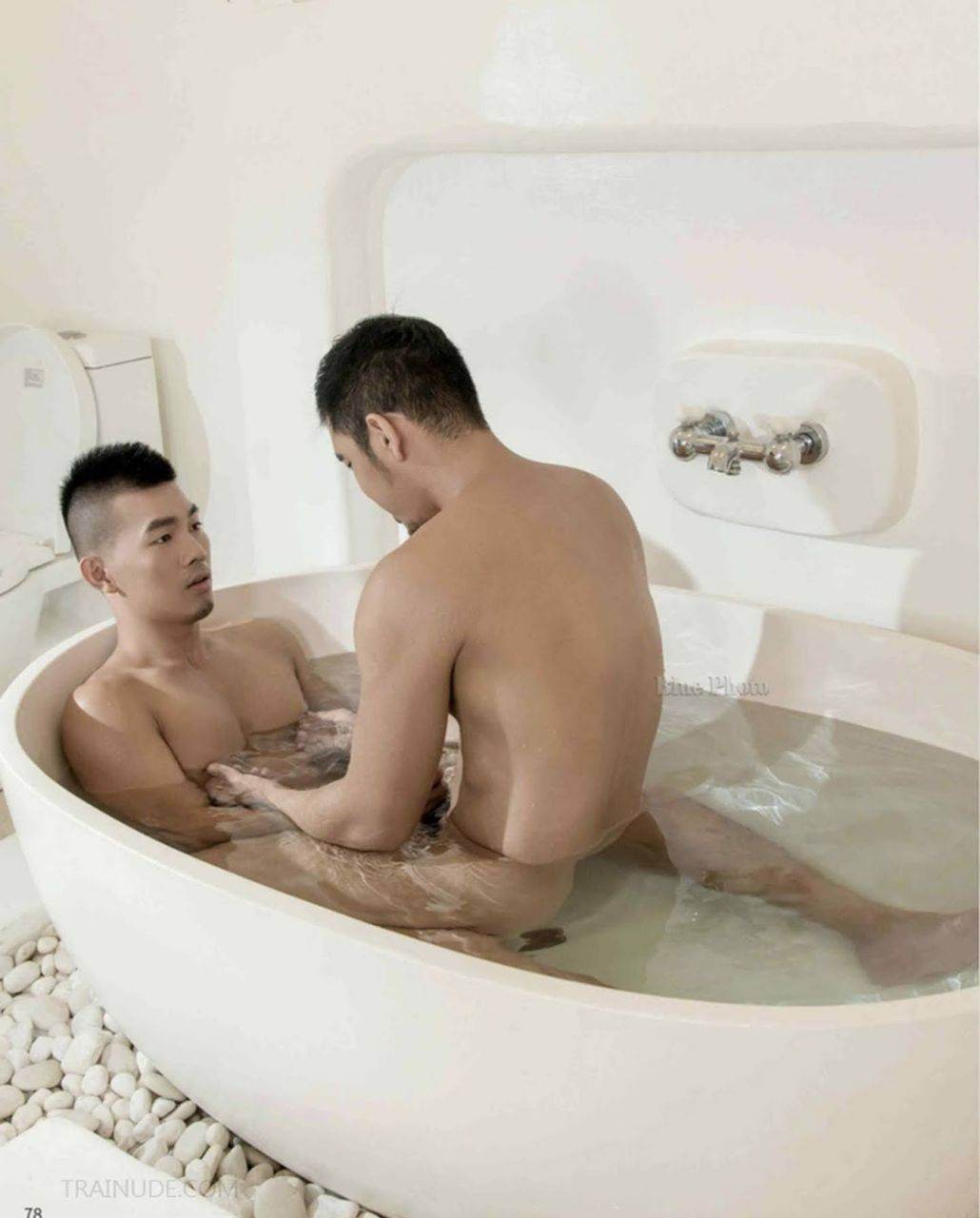 หนุ่มหล่อขึ้นปก 873.4