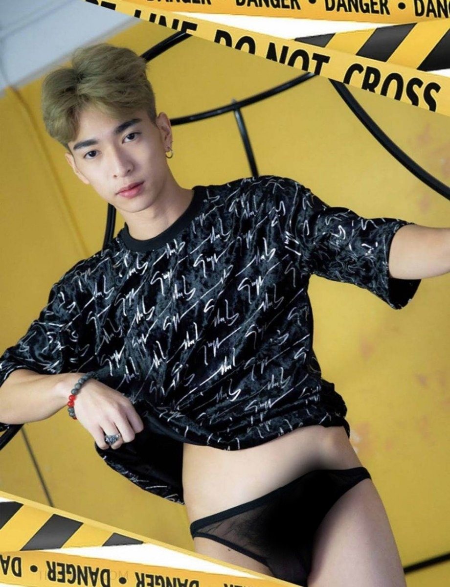 หนุ่มหล่อขึ้นปก 834.17