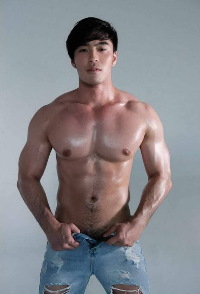 หนุ่มหล่อขึ้นปก 855.12