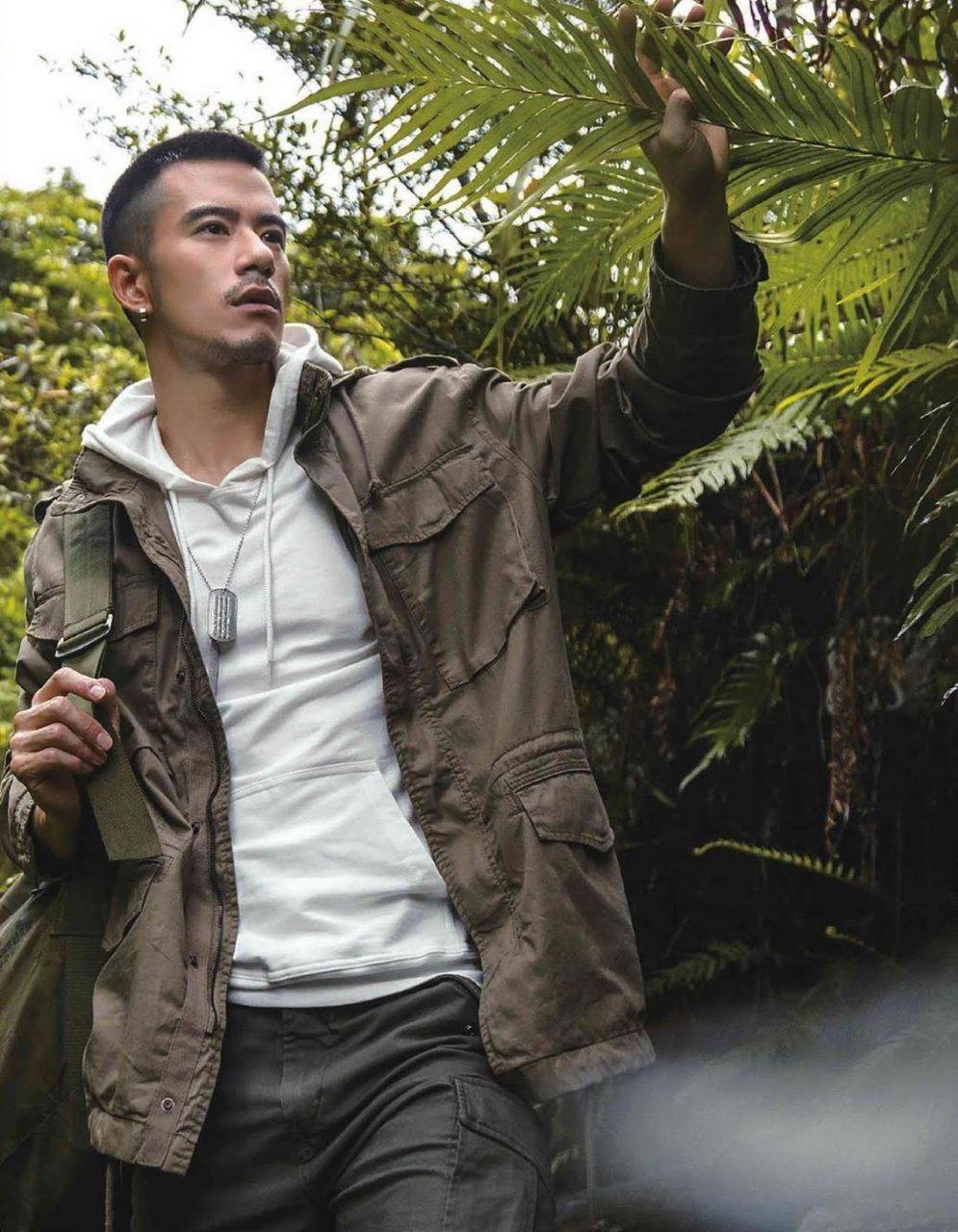 หนุ่มหล่อขึ้นปก 874.3