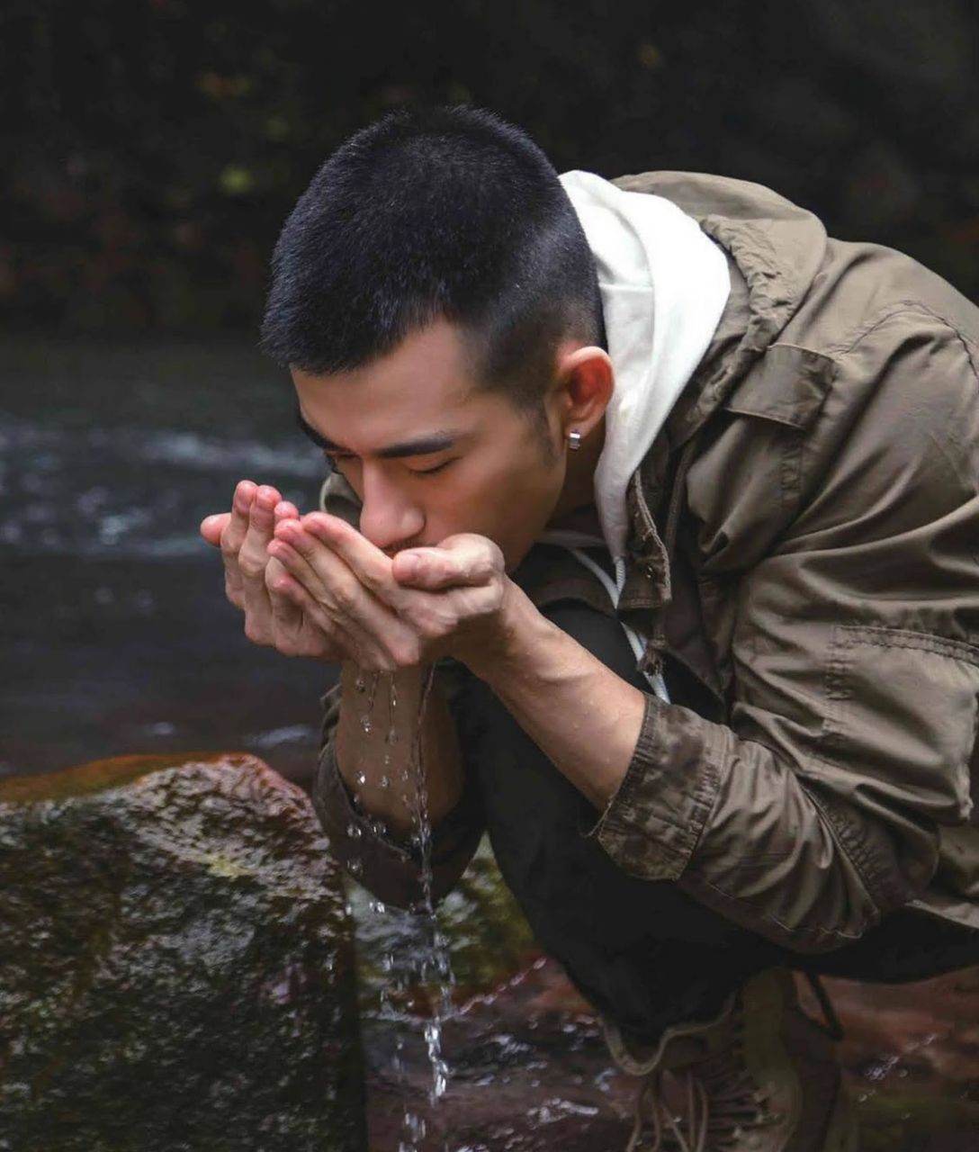 หนุ่มหล่อขึ้นปก 874.3
