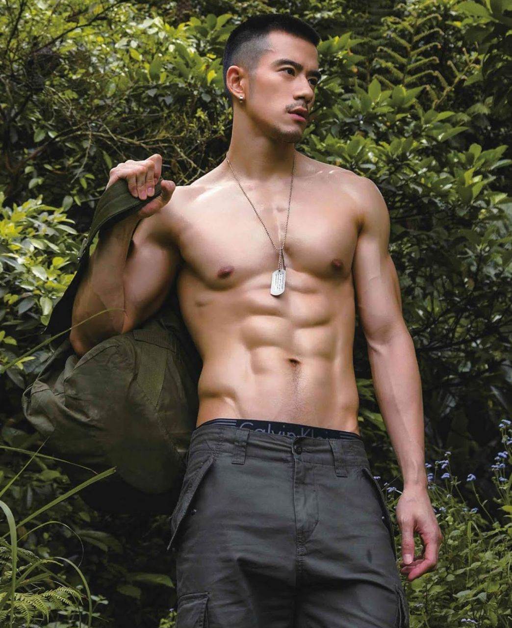 หนุ่มหล่อขึ้นปก 874.3