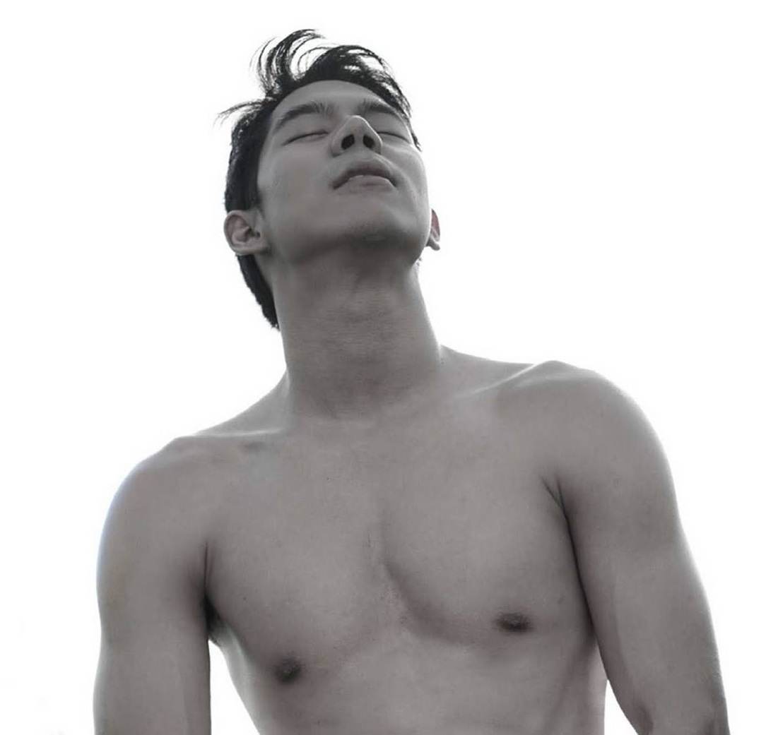 หนุ่มหล่อขึ้นปก 877.3