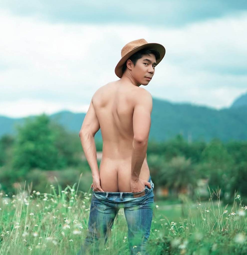 หนุ่มหล่อขึ้นปก 877.3