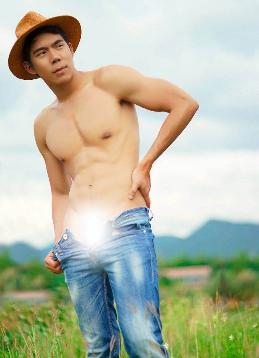 หนุ่มหล่อขึ้นปก 877.3