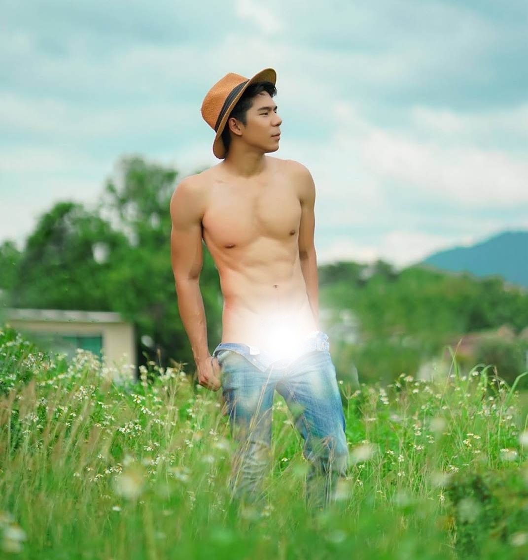 หนุ่มหล่อขึ้นปก 877.3