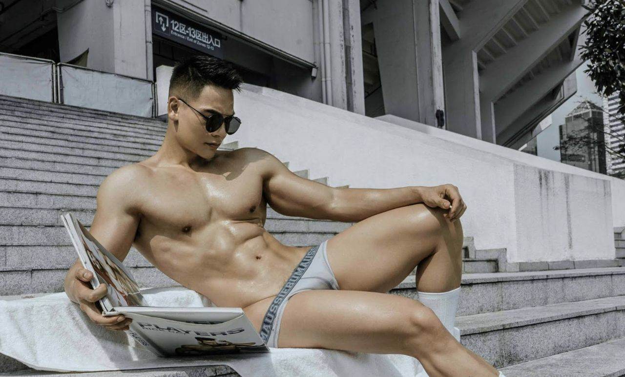 หนุ่มหล่อขึ้นปก 884.2