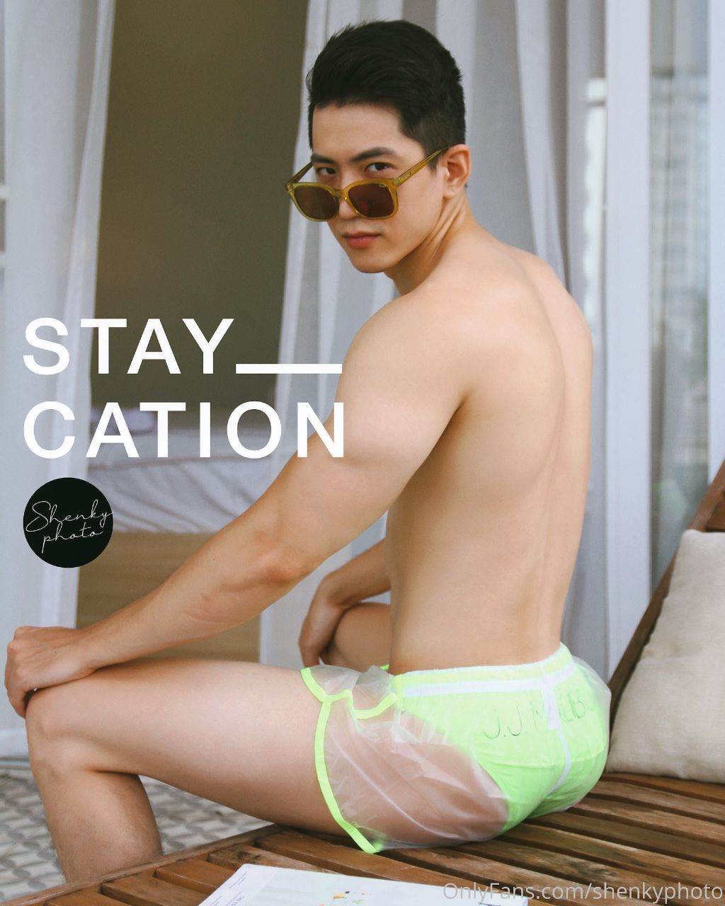 หนุ่มหล่อขึ้นปก 888