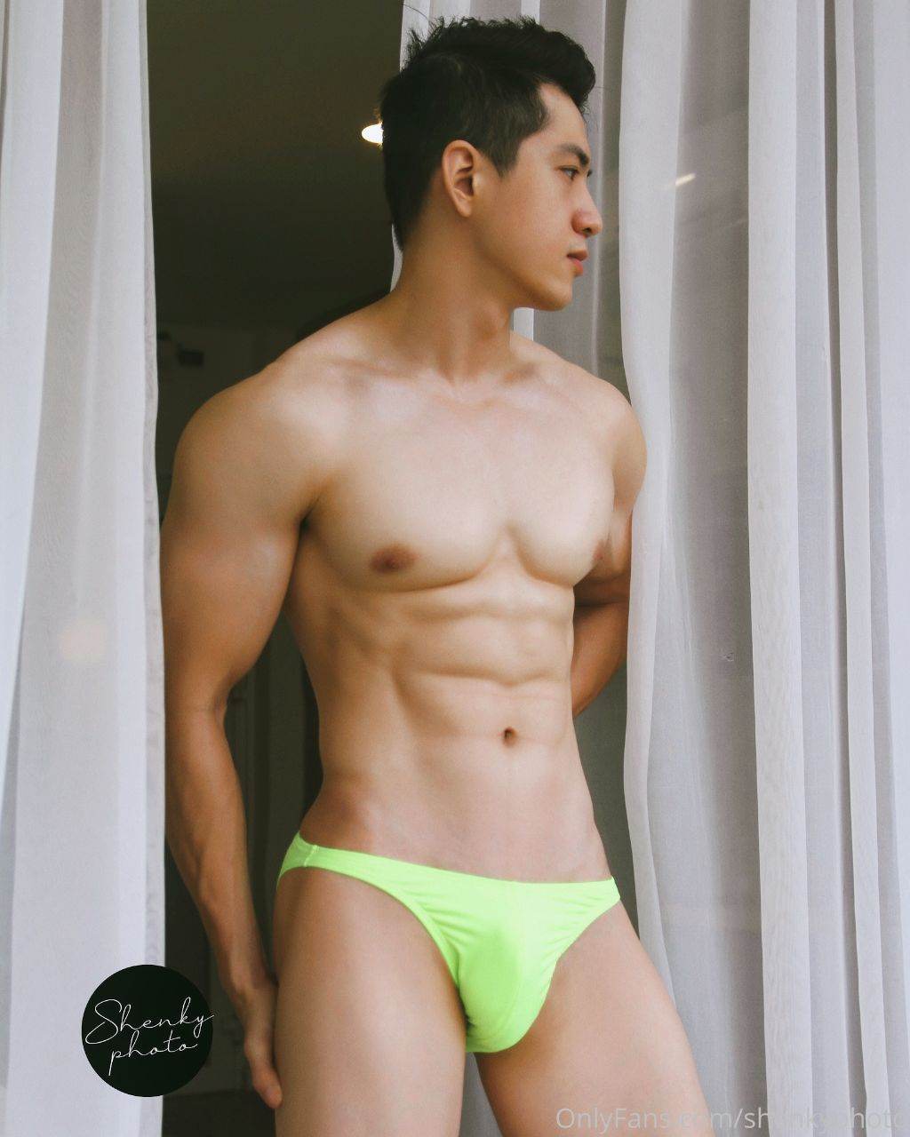 หนุ่มหล่อขึ้นปก 888