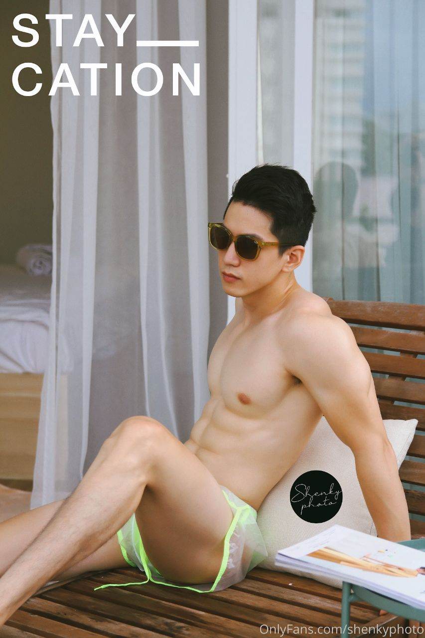 หนุ่มหล่อขึ้นปก 888
