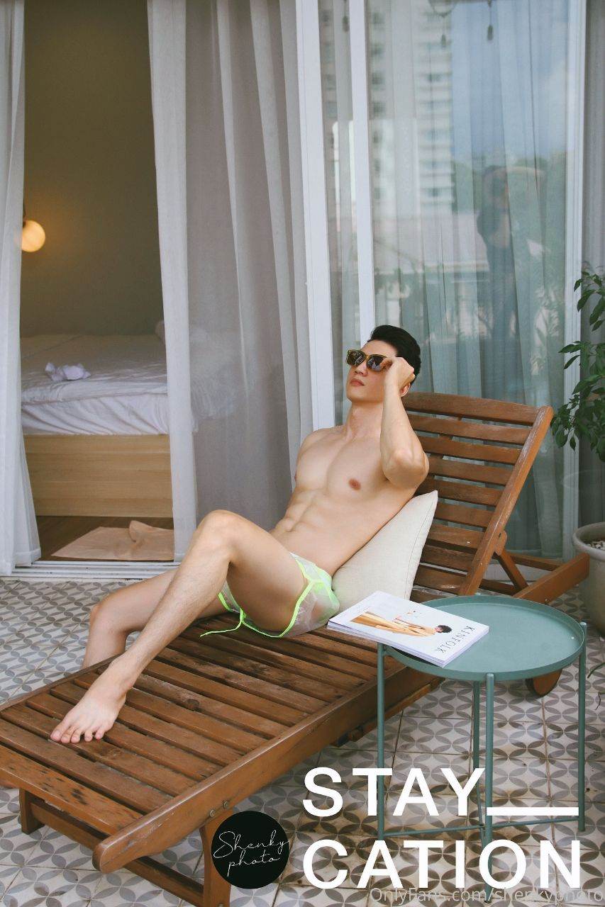 หนุ่มหล่อขึ้นปก 888