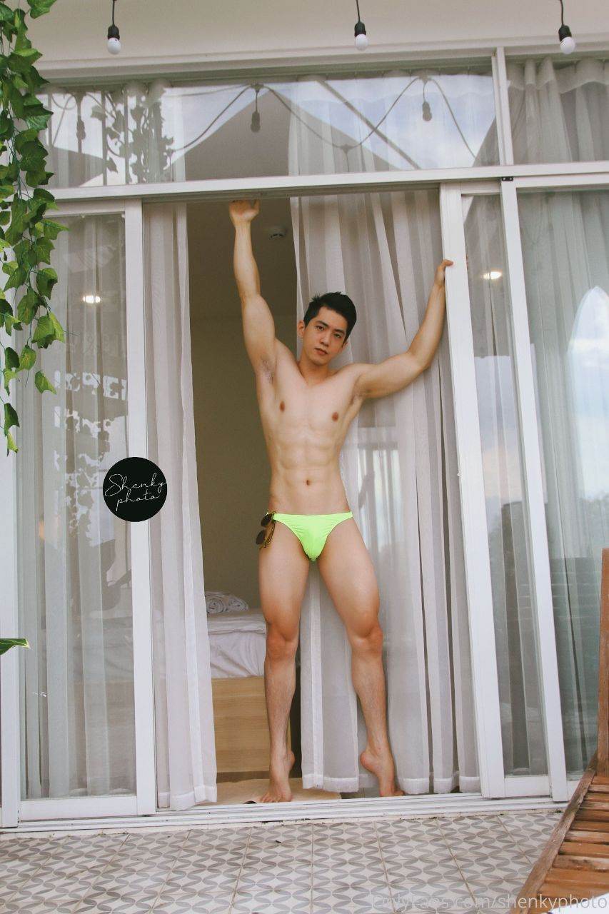 หนุ่มหล่อขึ้นปก 888
