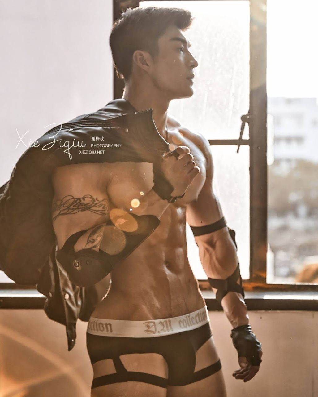 หนุ่มหล่อขึ้นปก 890
