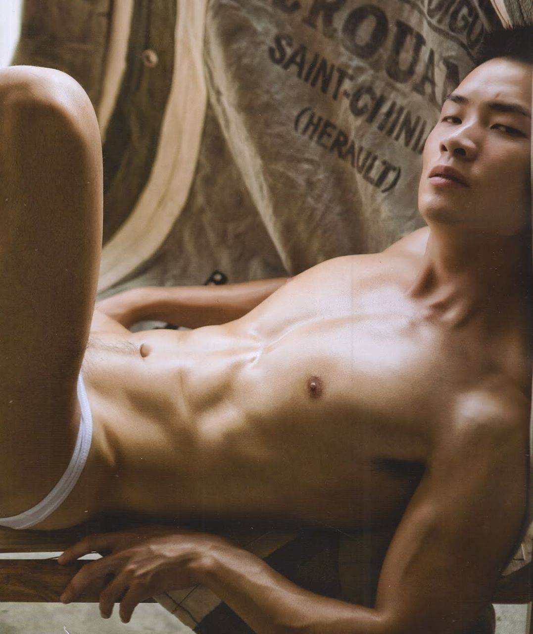 หนุ่มหล่อขึ้นปก 891