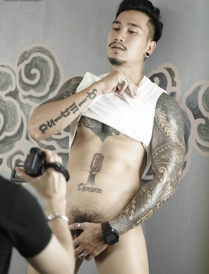 หนุ่มหล่อขึ้นปก 892
