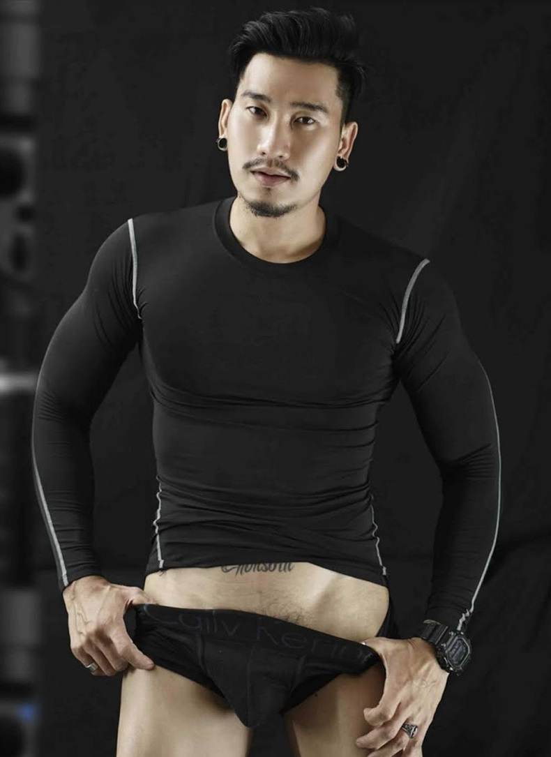 หนุ่มหล่อขึ้นปก 892