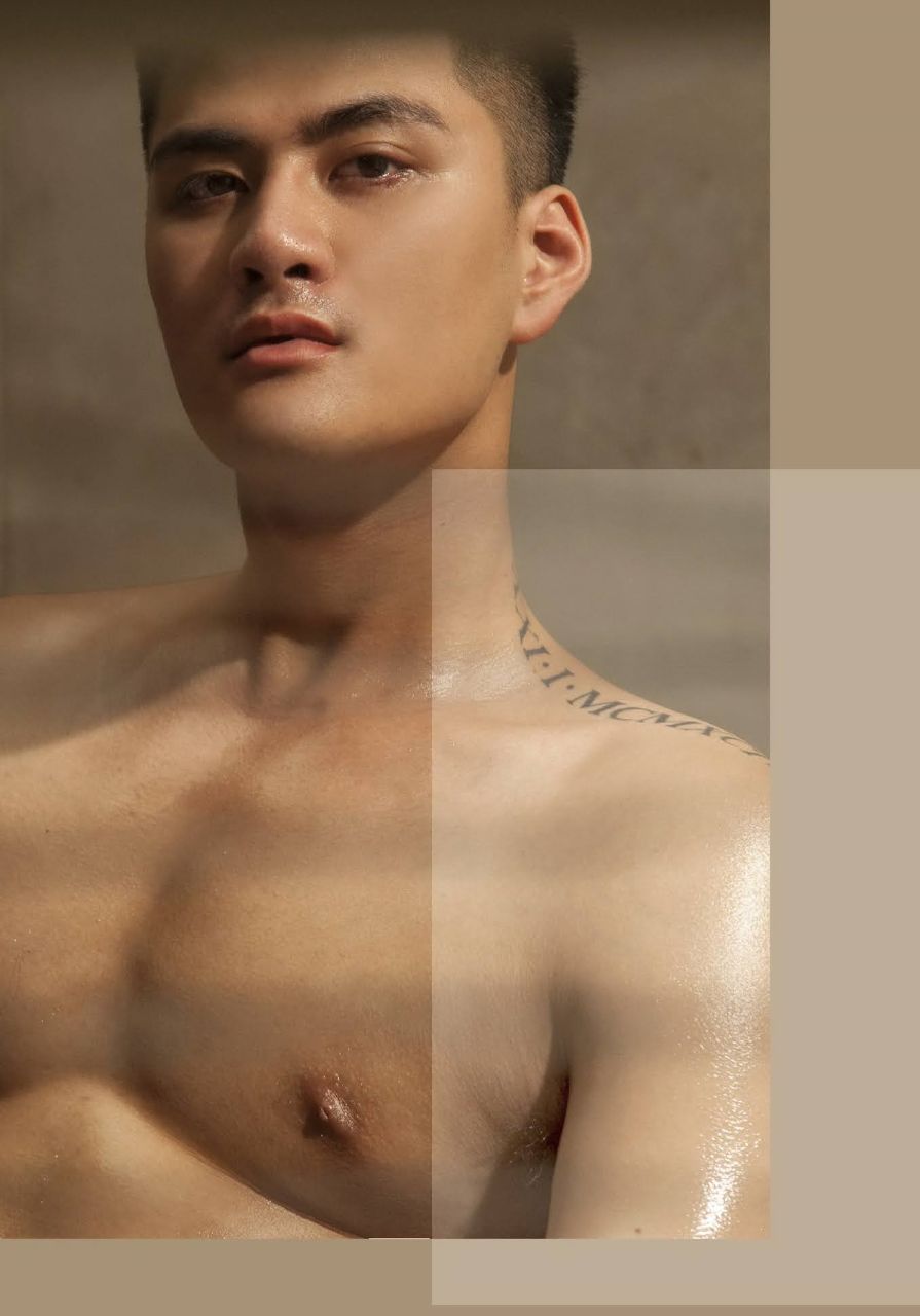 หนุ่มหล่อขึ้นปก 893
