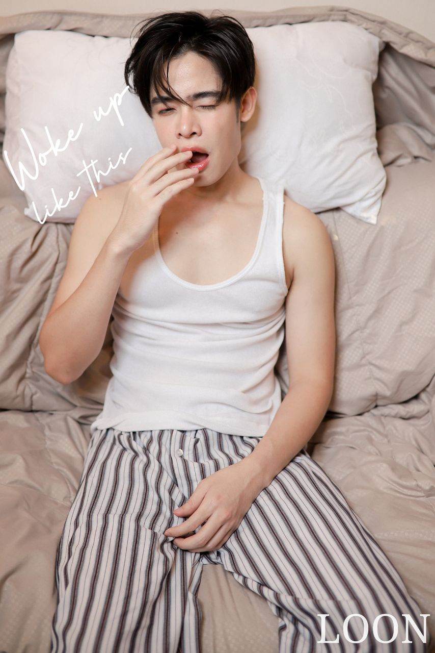 หนุ่มหล่อขึ้นปก 895