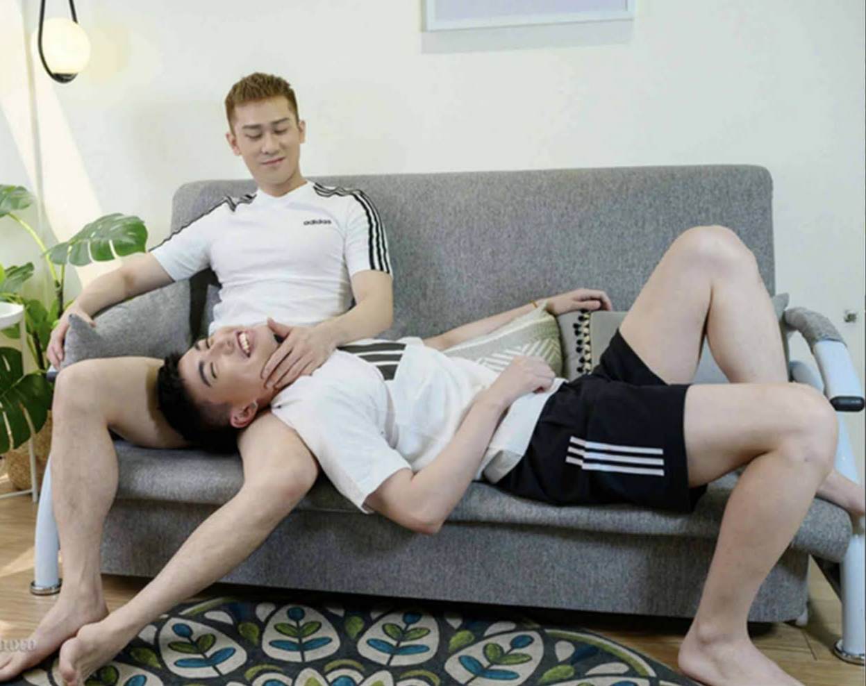 โอ๊ยลั่นพื้นกระดานยังสะเทือน เหมือนจะให้พื้นทะลุยังไงยังงั้น