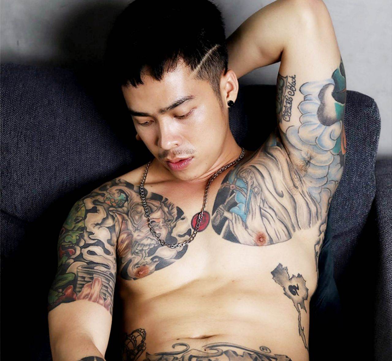 สักลายคงเจ็บจนชิน..แต่เวลาปลิ้นยังร้องลั่นดิ้นพล่าน