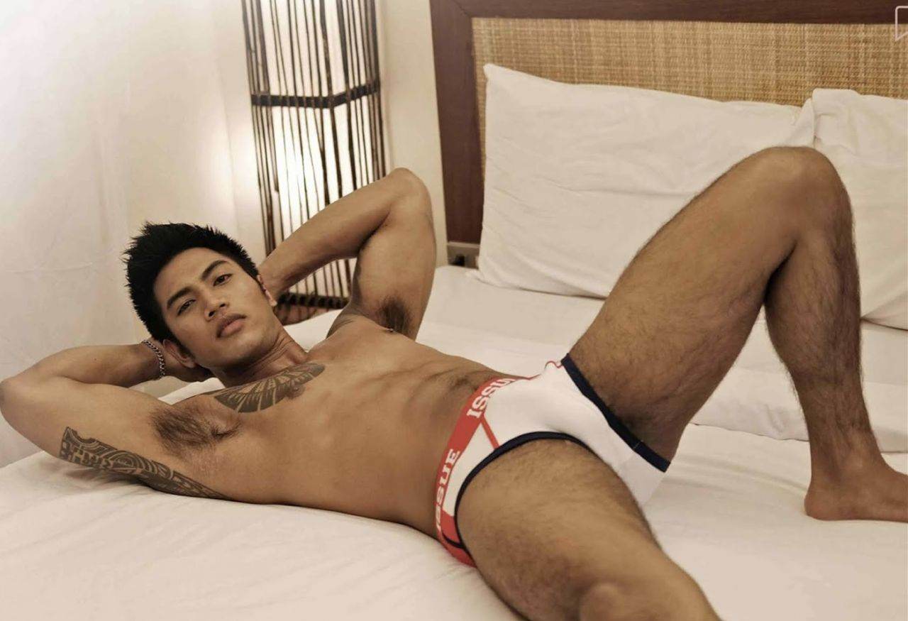หนุ่มหล่อขึ้นปก 866.7