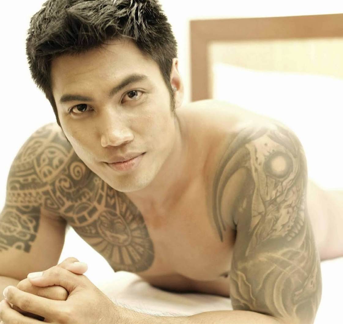 หนุ่มหล่อขึ้นปก 866.7